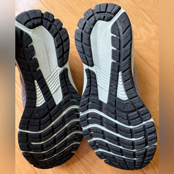 ASICS GT-1000 11 Running Shoes - Picture 7 of 9